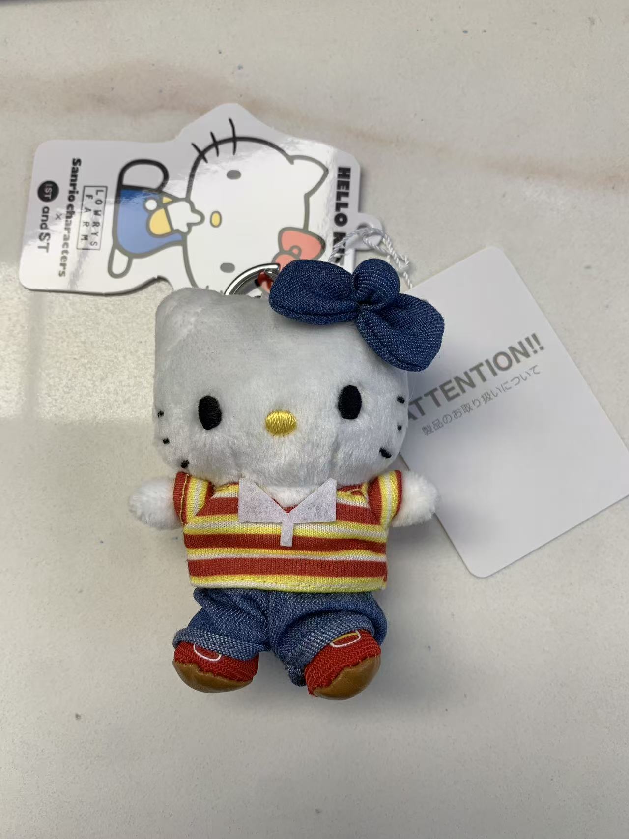 日本SANRIO× ME% LOWRYS FARM HELLO KITTY限定条纹衣服挂件