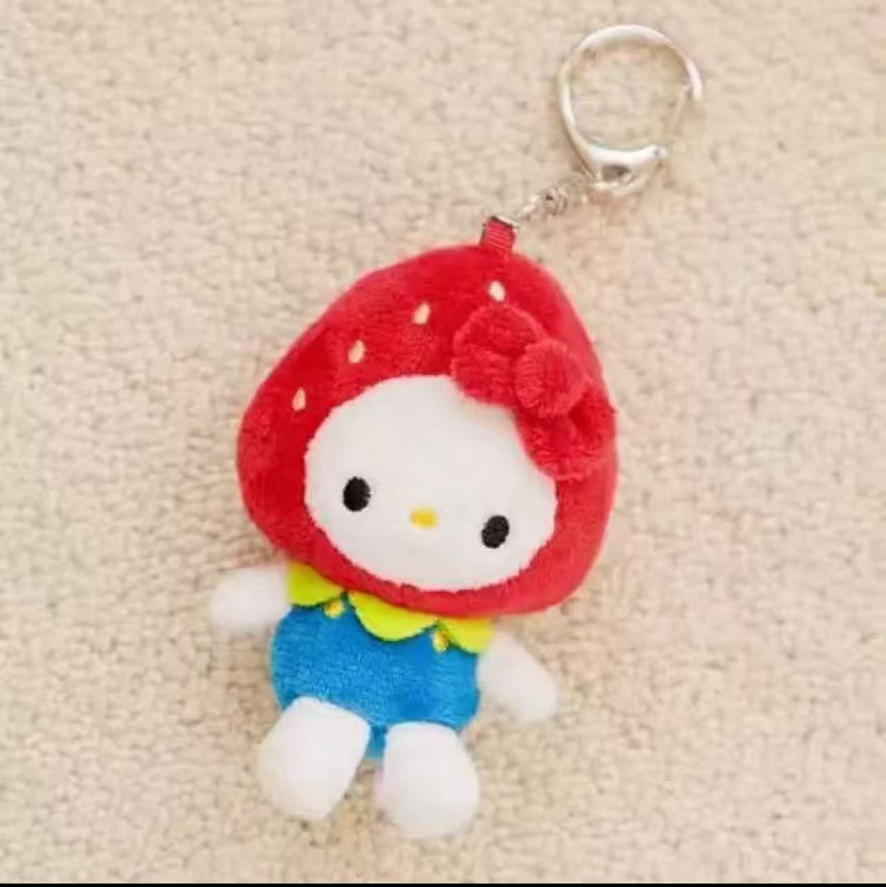 三丽鸥Me%联名限定HelloKitty草莓头挂件