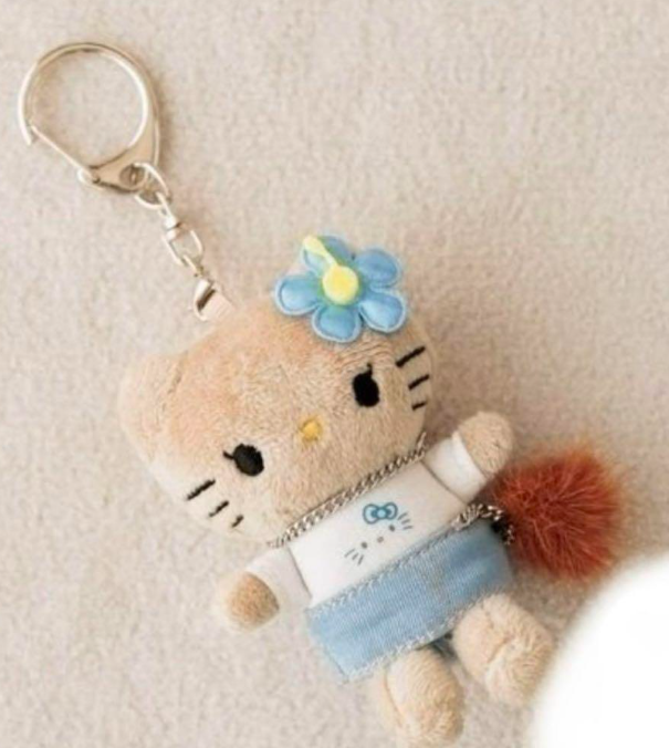 日本限定LOWRYSFARM ME% HELLO KITTY 玩具钥匙扣