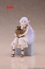 (PRE-ORDER 2027Q1) Frieren: Beyond Journey's End Desktop Cute Figure - Frieren (In training Ver.)