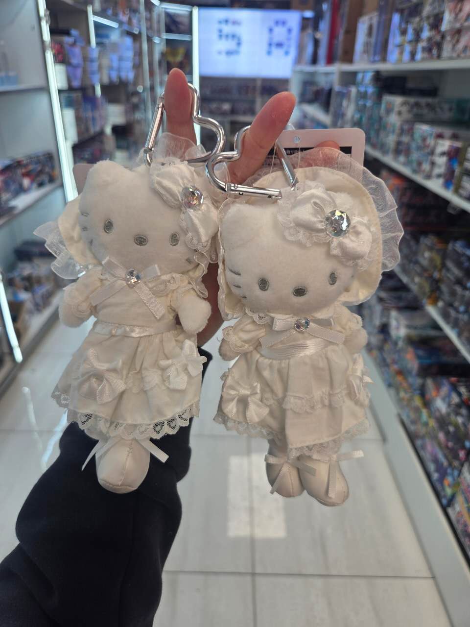 日本店铺限定NIC X SANRIO hellokitty白色婚纱爱心系列挂件