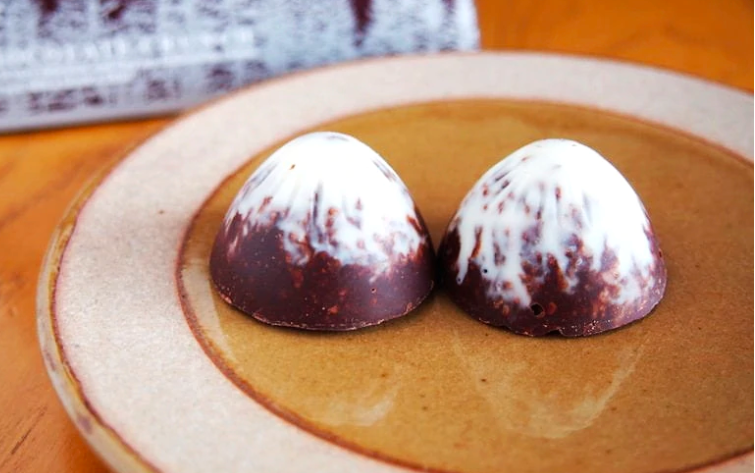 Hokkaido Snow Mountain Snow Mountain Shaped Chocolate-10pcs